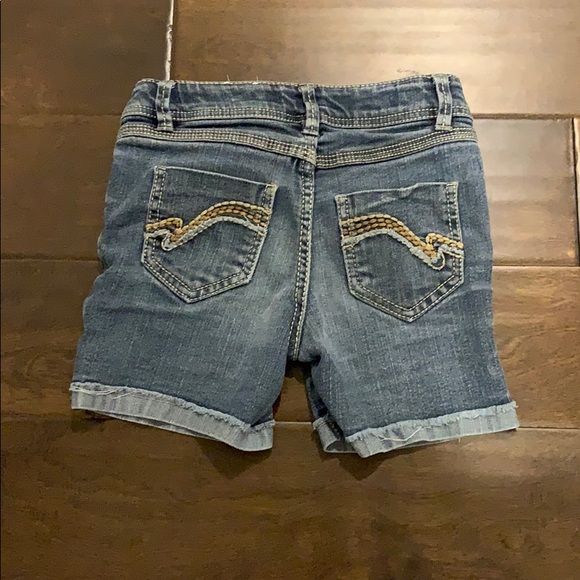 ♥️$8 or 3/$15 Pre-loved Mudd Jean Shorts - Picture 4 of 4